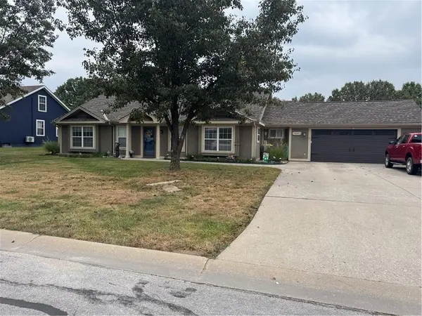 715 Myers DR, Tonganoxie, KS 66086