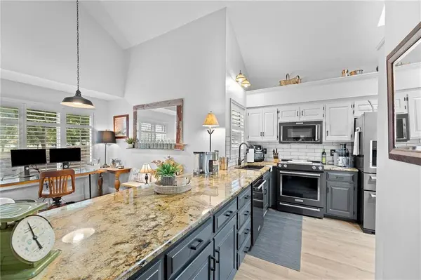 12044 Mackey ST, Overland Park, KS 66213