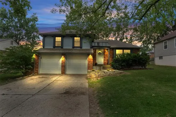 3004 NW Bristol CT, Blue Springs, MO 64015