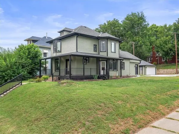 2721 Faraon ST, St Joseph, MO 64501