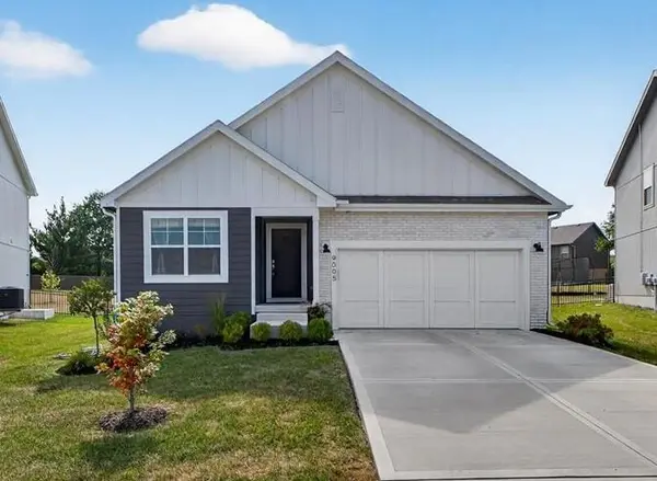 9005 SW 9th ST, Blue Springs, MO 64064