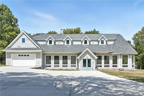 8270 W 172nd TER, Overland Park, KS 66085