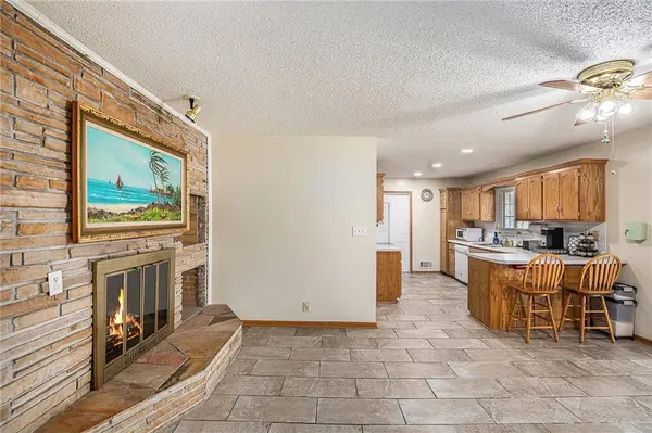 813 N Pawnee AVE, Independence, MO 64056