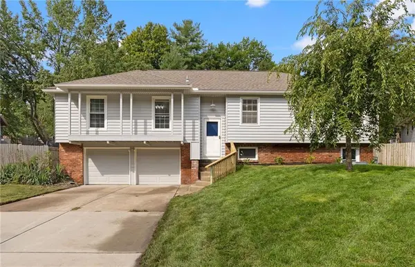 9008 Hadley ST, Overland Park, KS 66212