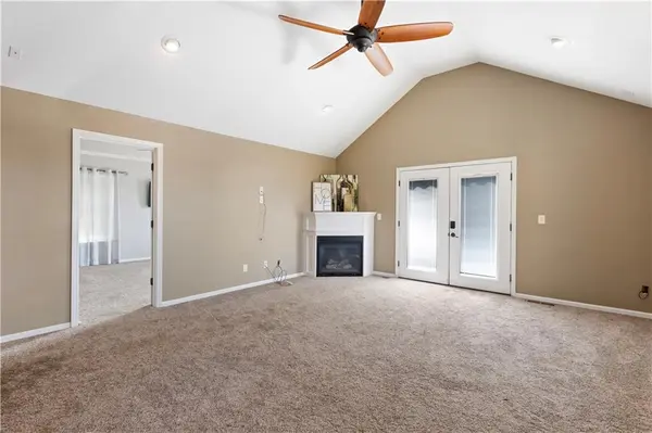 407 Signal Ridge DR, Baldwin City, KS 66006
