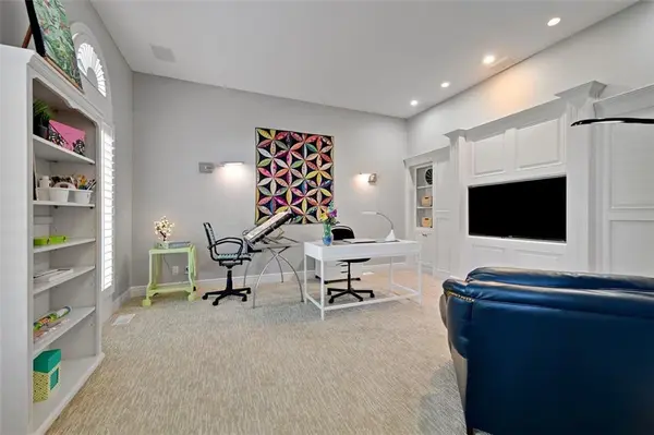 15414 Iron Horse CIR, Leawood, KS 66224