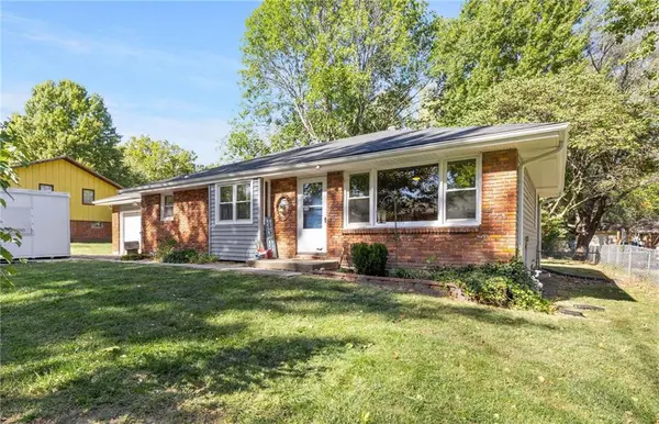 202 SW 21st ST, Oak Grove, MO 64075
