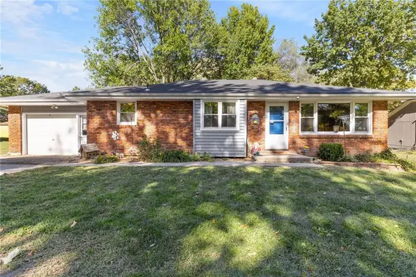 202 SW 21st ST, Oak Grove, MO 64075