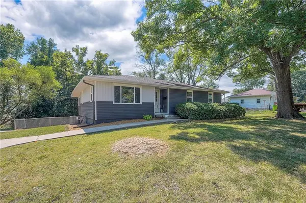 203 Bowman ST, Harrisonville, MO 64701