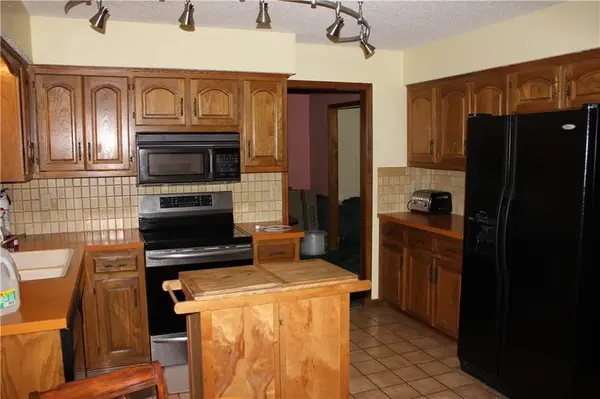 439 Persimmon DR, Olathe, KS 66061