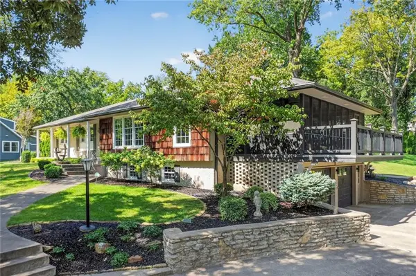 5702 NW Valley RD, Platte Woods, MO 64151
