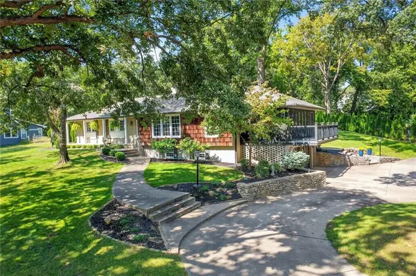 5702 NW Valley RD, Platte Woods, MO 64151