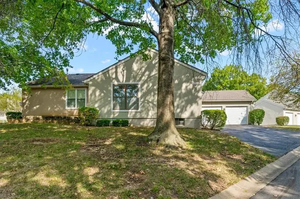 10786 Westgate RD, Overland Park, KS 66210