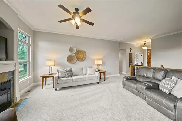 5029 Woodstock CT, Shawnee, KS 66218