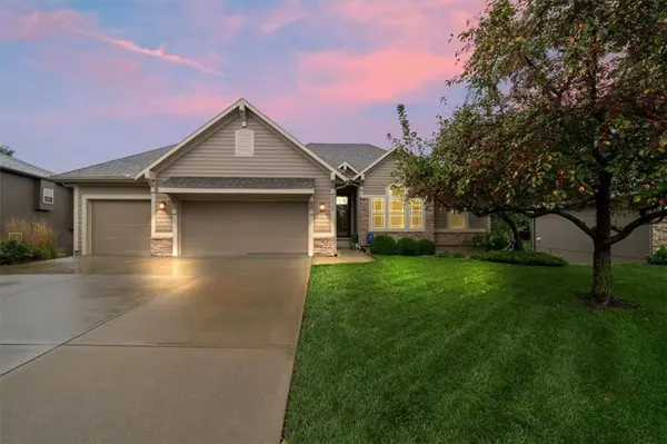 5029 Woodstock CT, Shawnee, KS 66218