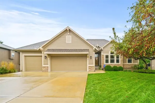 5029 Woodstock CT, Shawnee, KS 66218