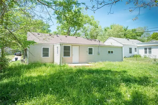 7933 Park AVE, Kansas City, MO 64132