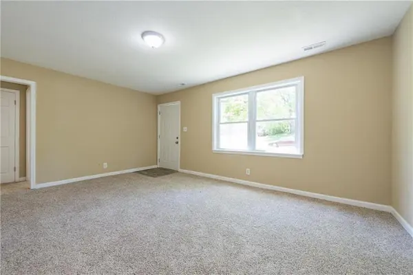 7933 Park AVE, Kansas City, MO 64132
