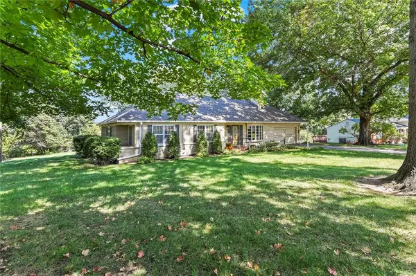8716 W 66th TER, Mission, KS 66202