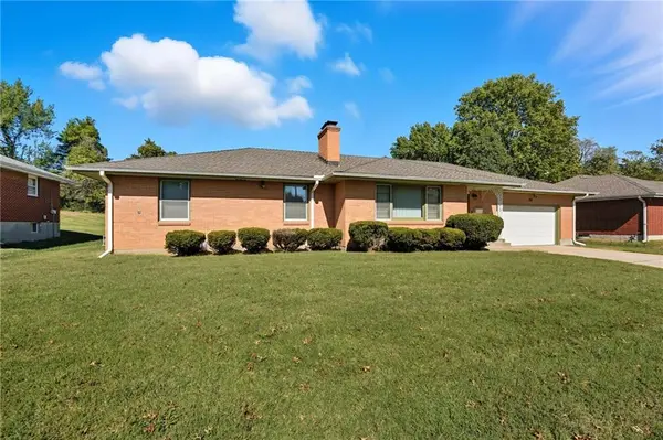 100 NE 64th ST, Gladstone, MO 64118