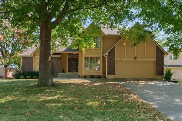 505 NW AMBERSHAM DR, Lee's Summit, MO 64081