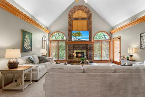 505 NW AMBERSHAM DR, Lee's Summit, MO 64081