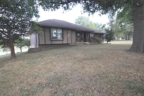 707 N Madison ST, Raymore, MO 64083