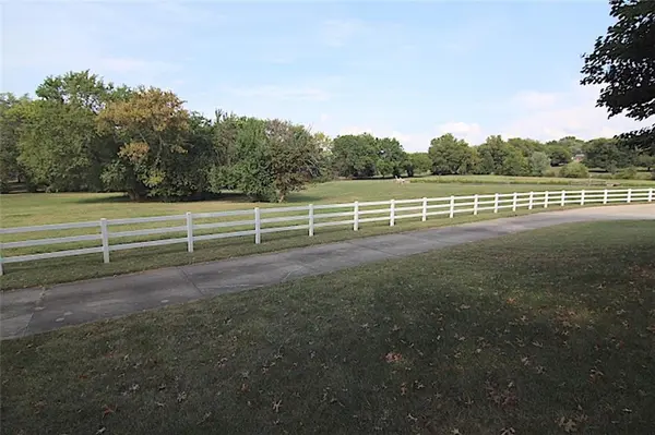707 N Madison ST, Raymore, MO 64083