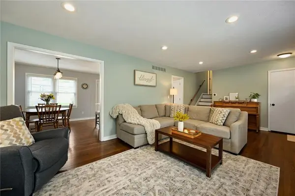 5608 W 100th ST, Overland Park, KS 66207