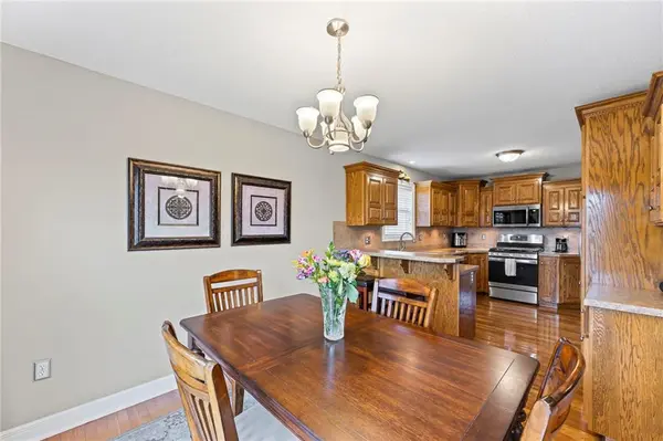 15423 Juniper LN, Basehor, KS 66007