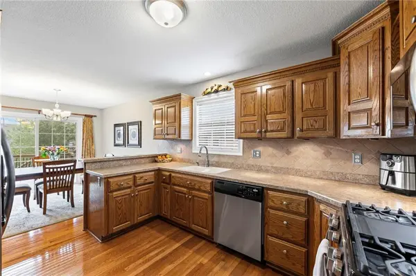 15423 Juniper LN, Basehor, KS 66007