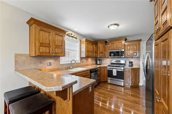15423 Juniper LN, Basehor, KS 66007