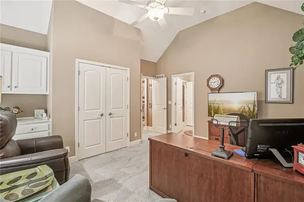 4806 Grove ST, Shawnee, KS 66226