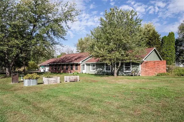 7000 E Martha CIR, Peculiar, MO 64078