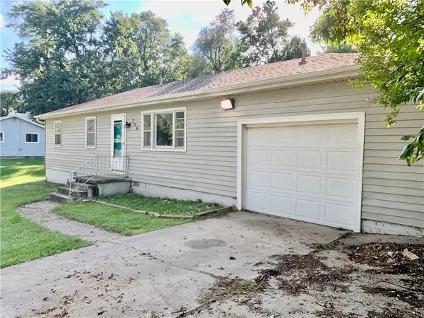 706 N 5th TER, Savannah, MO 64485