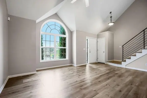 2344 SW Switchback CT, Lee's Summit, MO 64082