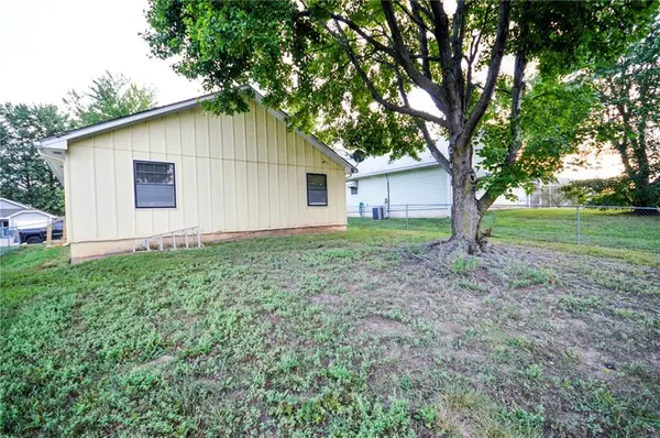 17904 E Whitney RD #S, Independence, MO 64057