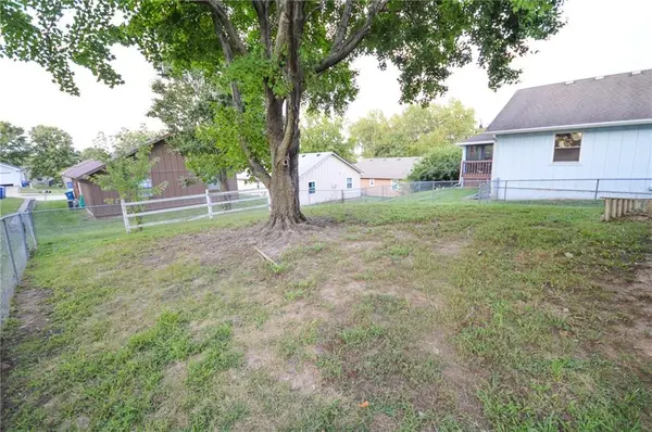 17904 E Whitney RD #S, Independence, MO 64057