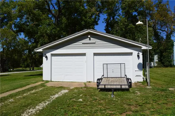 311 E 8th ST, Lyndon, KS 66451