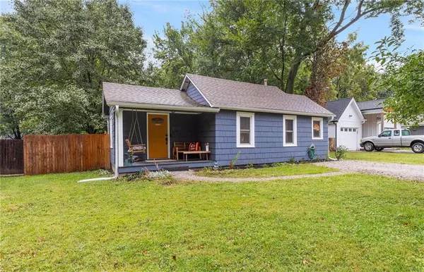 8503 Hayes ST, Overland Park, KS 66212
