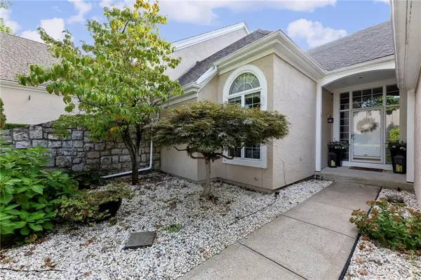 11928 Grant ST, Overland Park, KS 66213