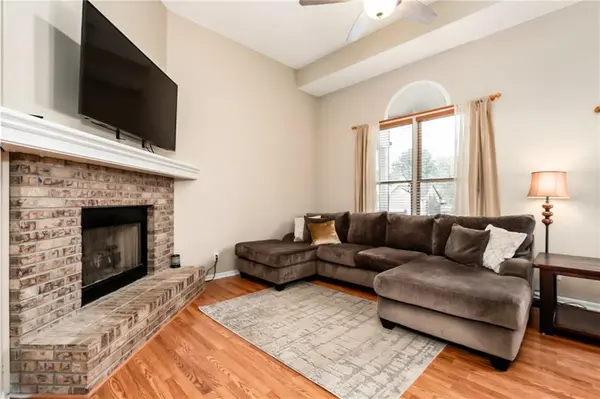 5764 Apache DR, Shawnee, KS 66226