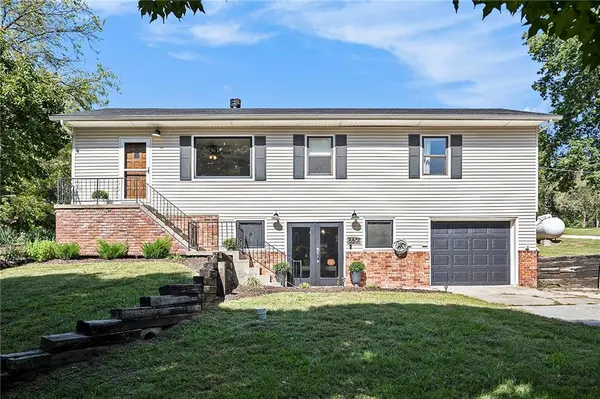 5501 N Lucerne AVE, Kansas City, MO 64151