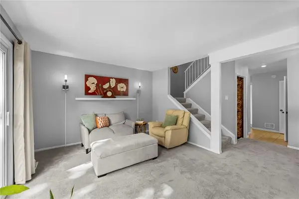 8607 W 108 PL, Overland Park, KS 66210