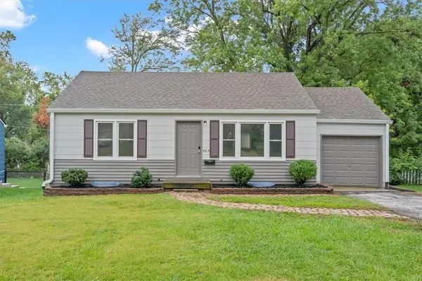5215 W 49th TER, Roeland Park, KS 66205