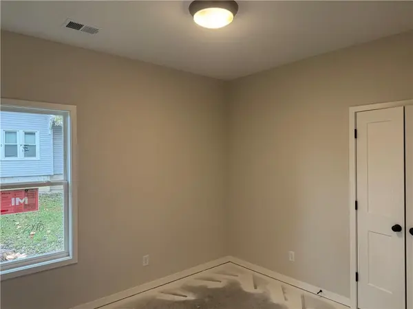 313 1/2 Clearview DR, Pleasant Hill, MO 64080