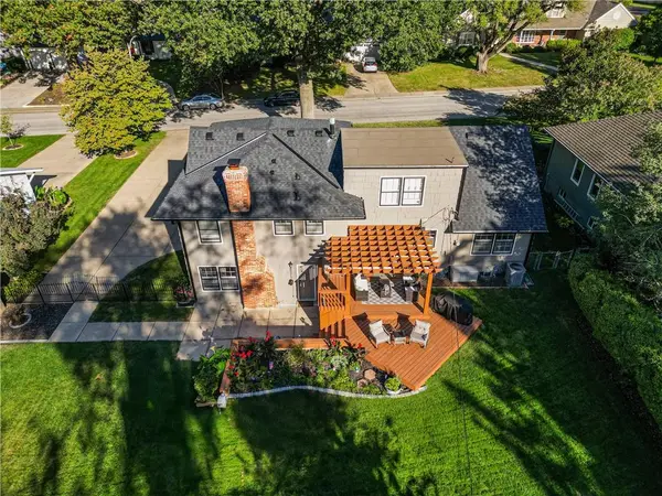 8252 Outlook LN, Prairie Village, KS 66208