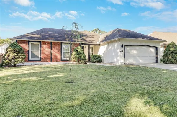 9912 Knox DR, Overland Park, KS 66212