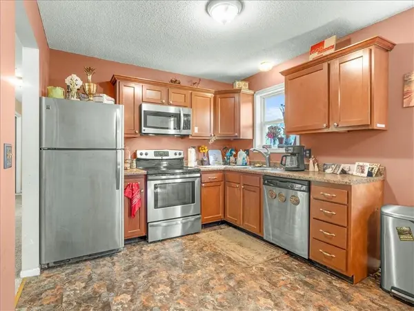 4606 Zebra LN, St Joseph, MO 64506