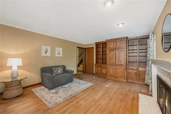 10017 W 68th ST, Merriam, KS 66203